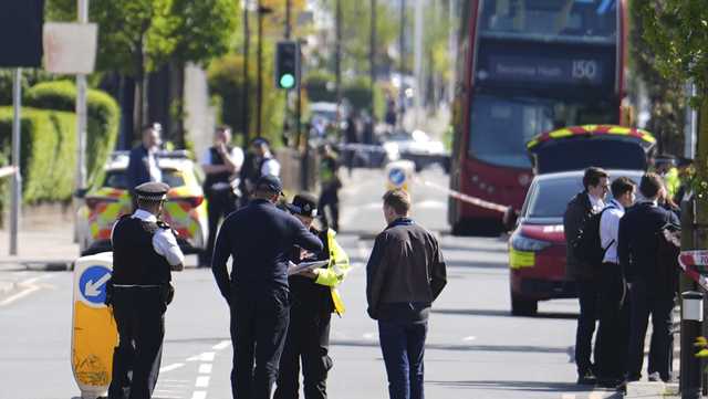 Sword-wielding man attacks passersby in London, killing teen - Vimarsana News