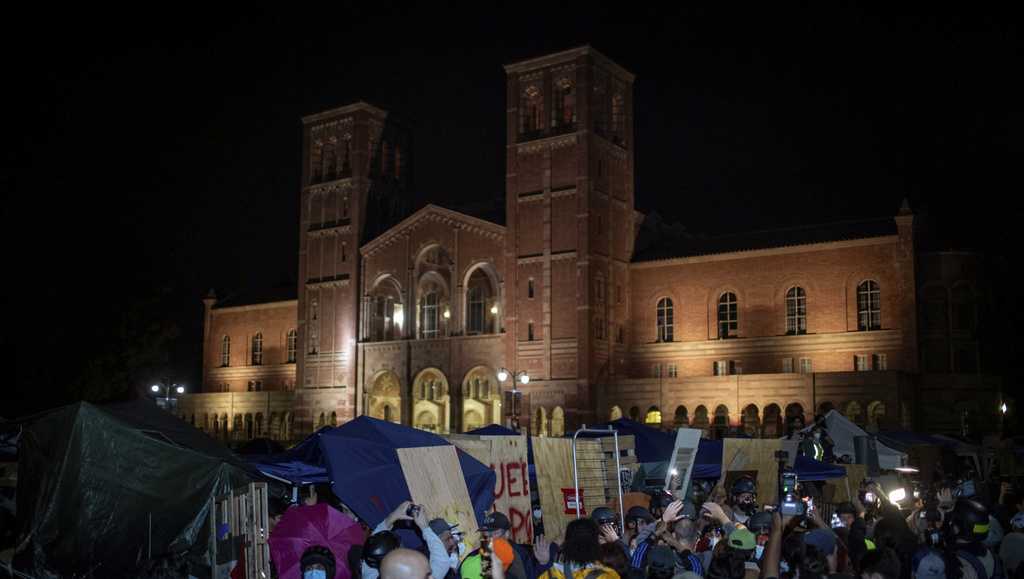 Dueling protesters clash at UCLA hours after police clear pro ...