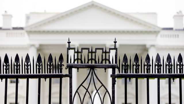 Driver dies after crashing into White House perimeter gate - Vimarsana News