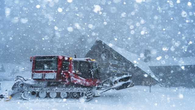 A weekend spring storm that drenched the San Francisco Bay area and closed Northern California mountain highways also set a single-day snowfall record in the Sierra Nevada - Vimarsana News