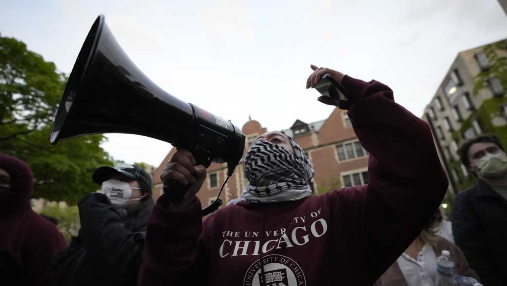 University of Chicago clears a pro-Palestinian demonstration as MIT