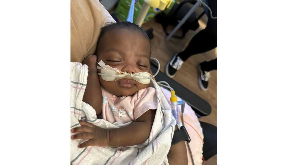 `Micropreemie' baby who weighed just over 1 pound at birth goes home from Illinois hospital - Vimarsana News