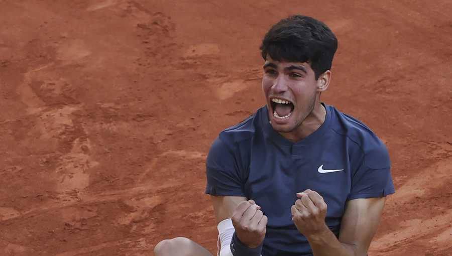 Carlos Alcaraz defeats Alexander Zverev in the French Open final for