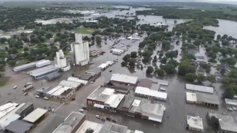 Iowa flooding: Helicopters work to rescue people from Rock Valley