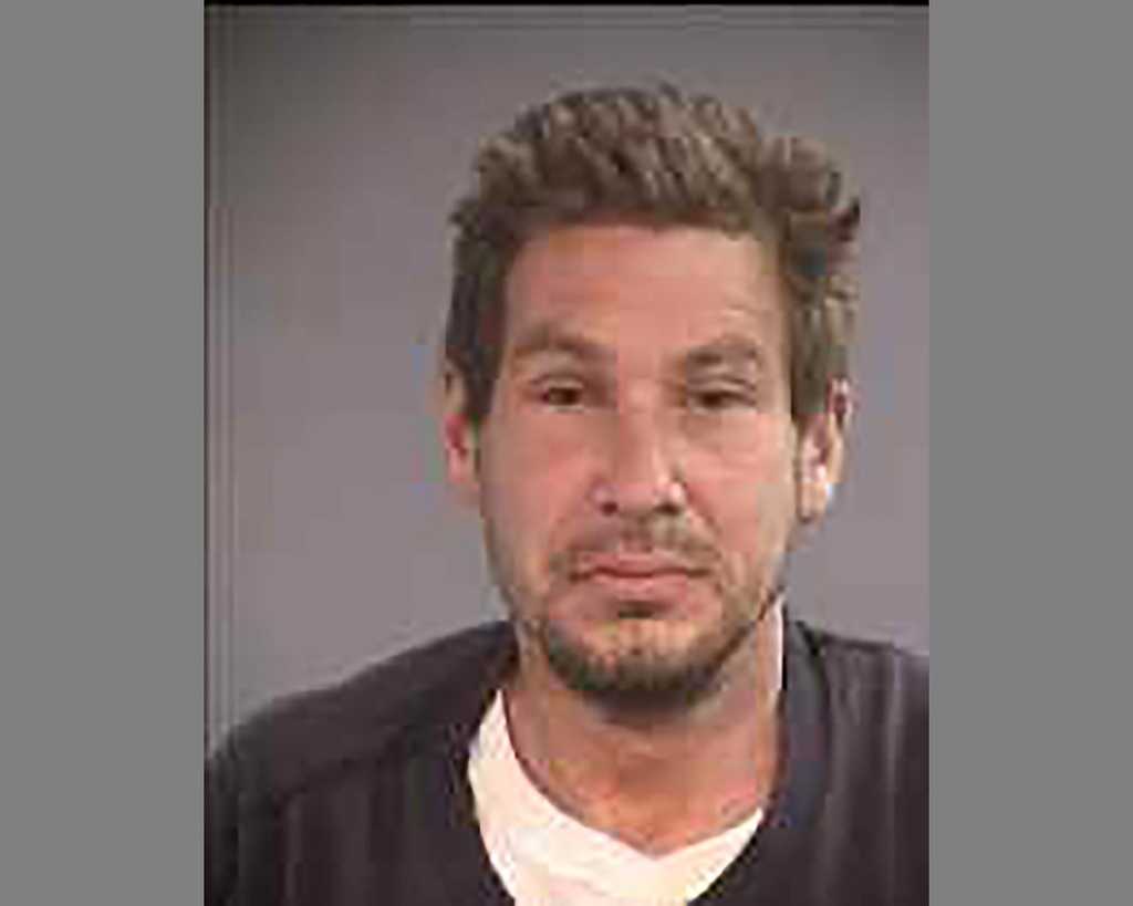 Mickey DiamondxSadhugold – Death Threats Mickey Diamond - Death