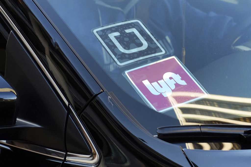 kcra.com - TRÂN NGUYỄN - Uber and Lyft drivers remain independent contractors in California Supreme Court ruling