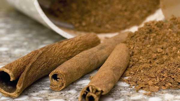 FILE - Stick and ground cinnamon is displayed for a photograph in Concord, N.H., on March 2, 2008. U.S. health officials are warning, Wednesday, July 31, 2024, that several types of ground cinnamon sold at certain discount and specialty grocery stores are contaminated with high levels of lead. (AP Photo/Larry Crowe, File)