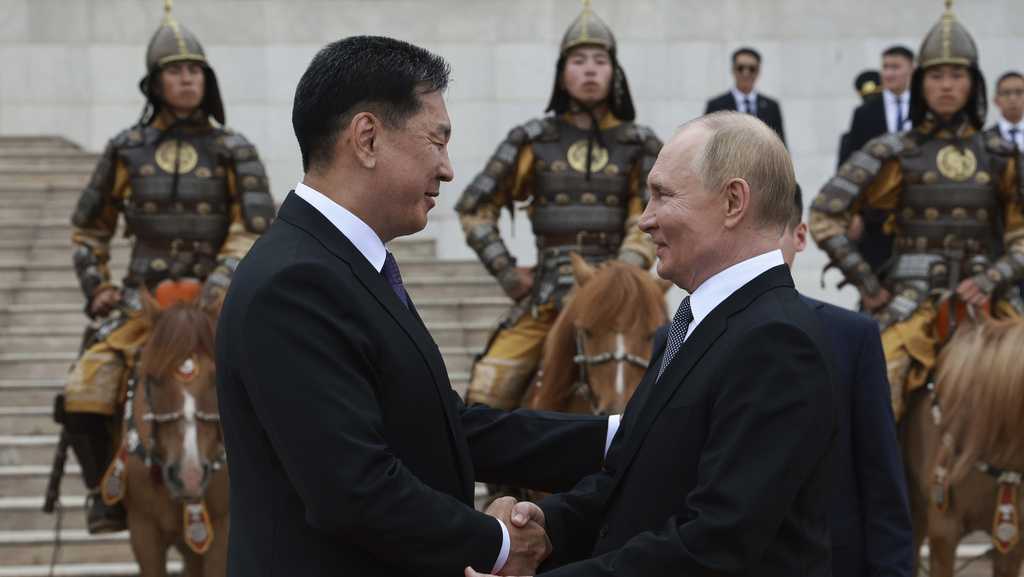 Mongolia ignores an international warrant for Putin's arrest, giving him a red-carpet welcome