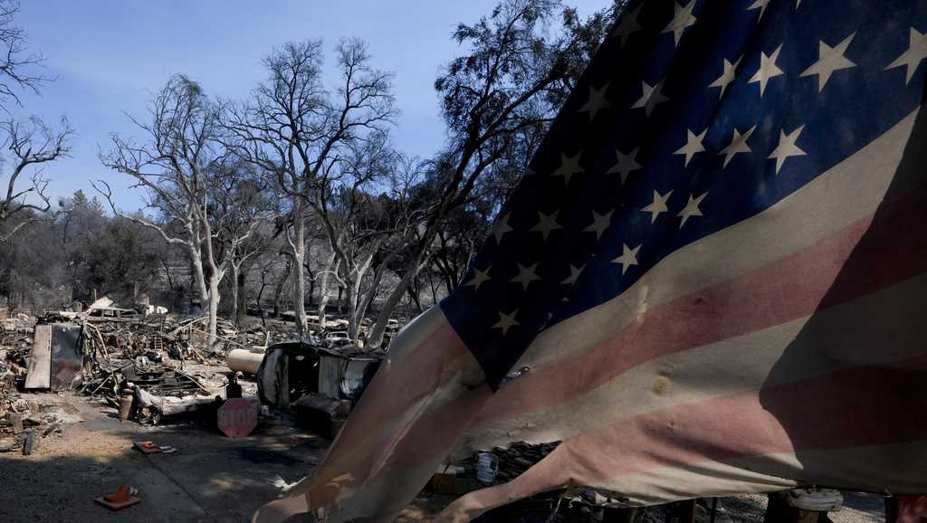 Southern California wildfires 3 fires still threaten tens of thousands of homes KCRA Sacramento Southern California wildfires 3 fires still threaten tens of thousands of homes KCRA Sacramento