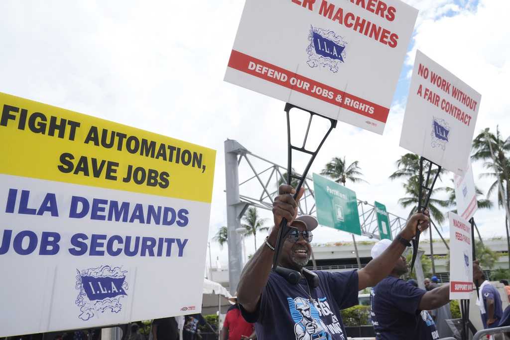 Striking port workers to return to work Friday as negotiators reach an agreement on wages, reports say