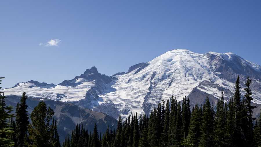 2 Navy aviators from California identified after crash in Washington