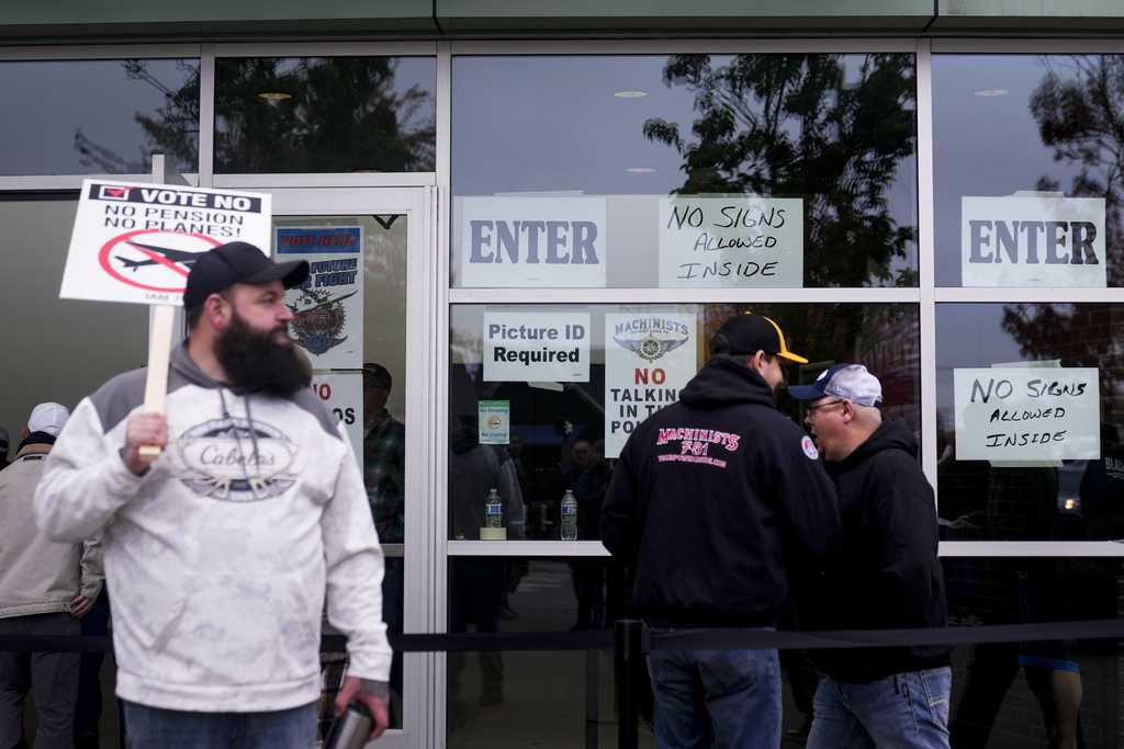 Boeing Factory Workers Vote To Reject Contract And Continue 6-week Strike