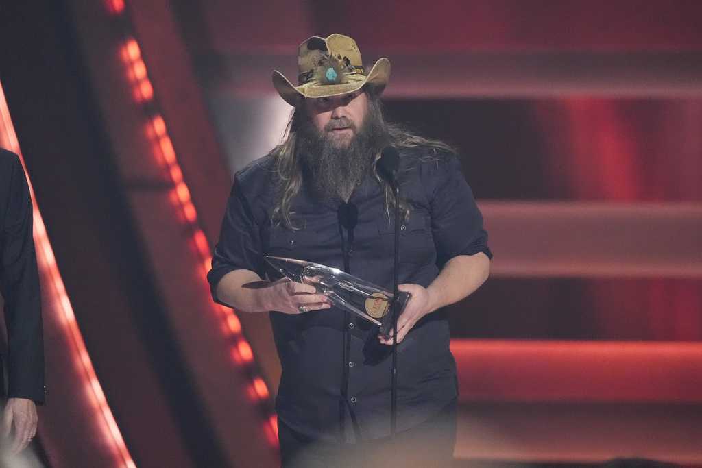 Chris Stapleton wins 4 CMA Awards, but Morgan Wallen gets entertainer of the year