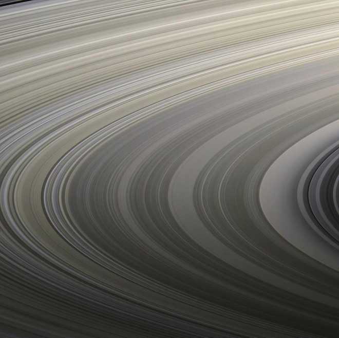 Esta imagen proporcionada por la NASA el 22 de agosto de 2009 muestra parte de los anillos de Saturno vistos desde la nave espacial Cassini. (NASA/JPL-Caltech/Instituto de Ciencias Espaciales vía AP)