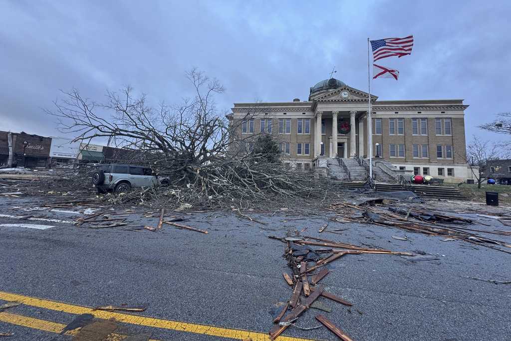 4 killed in a storm system that spawned tornadoes across the south