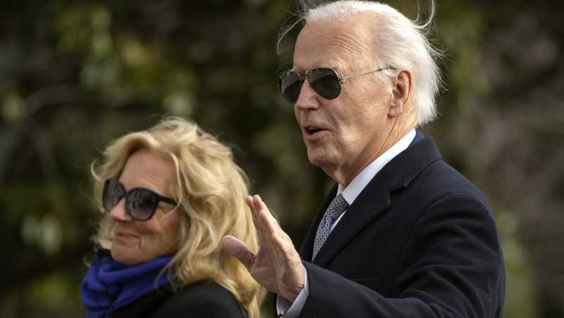 Just minutes before he leaves office, Biden pardons his siblings and their spouses