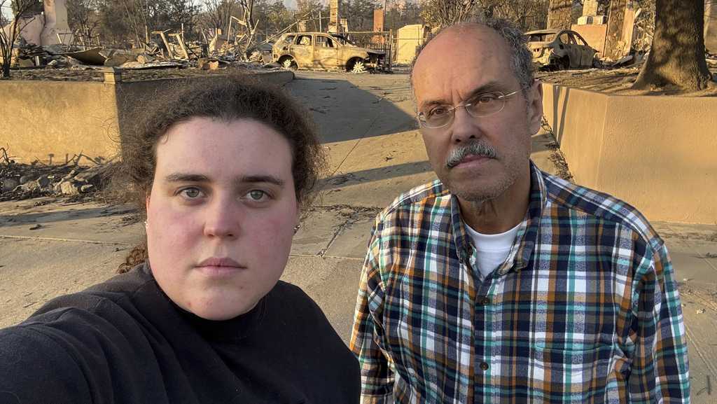 Dad and daughter help evacuees learn whether their homes survived ...