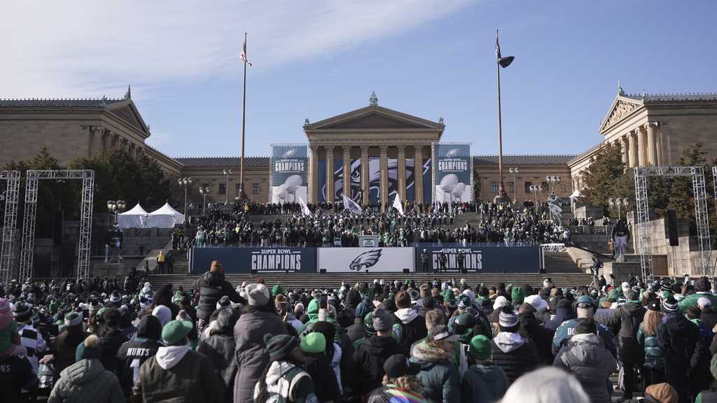 <a href="https://www.kmbc.com/article/shooting-eagles-super-bowl-parade/63802449" target="_blank">2 women shot near Philadelphia Eagles Super Bowl victory celebration</a>