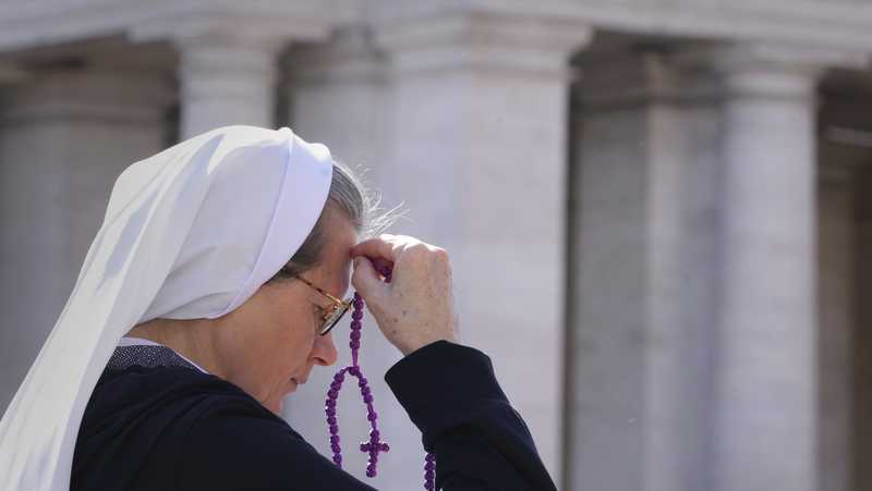 Pope didn't need any mechanical ventilation on Sunday after respiratory crisis Friday, Vatican says