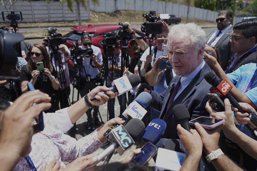 US senator meets with El Salvador's vice president in push for Abrego Garcia's release