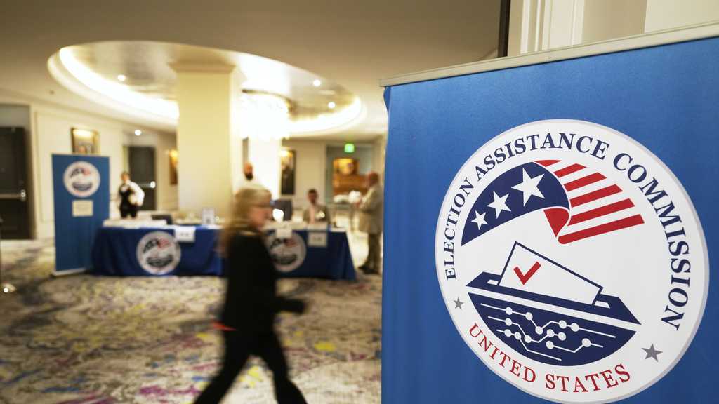 Trump leaves federal election agency without any commissioners