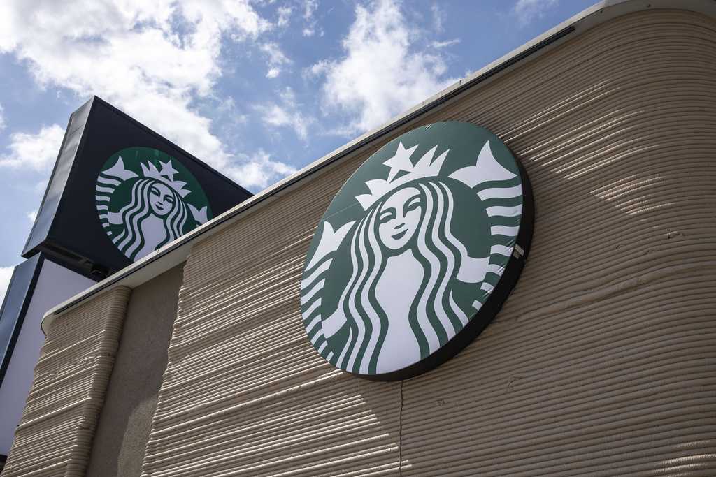 <a href="https://www.kmbc.com/article/starbucks-first-3d-printed-store-texas/64637081" target="_blank">Starbucks opens first 3D printed store in the US</a>