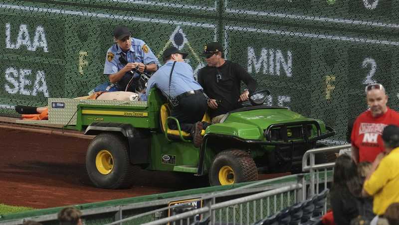 Fan in critical condition after falling 21 feet onto field during Cubs-Pirates game