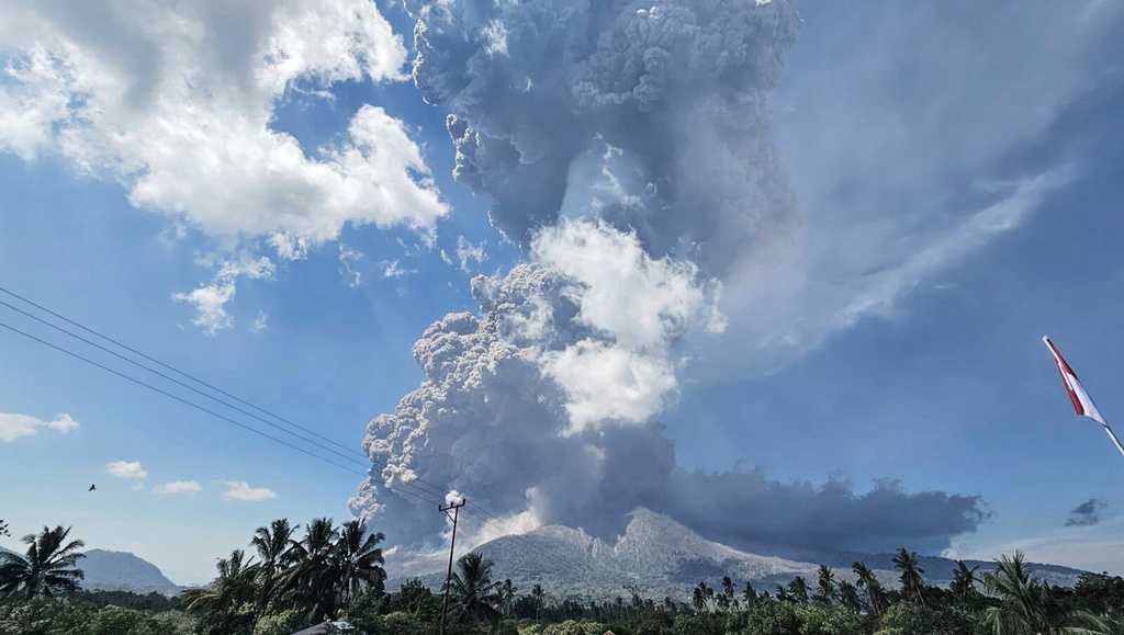 VIDEO: Indonesia's Mount Lewotobi Laki Laki volcano erupts