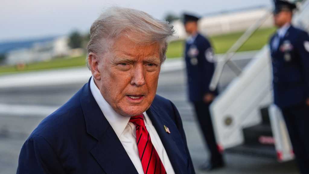 Trump Directs Labor to Ease Crypto, Private Equity in 401(k) Plans