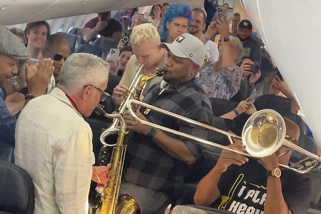 WATCH: Jazz saxophonist turns flight delay into viral jam session