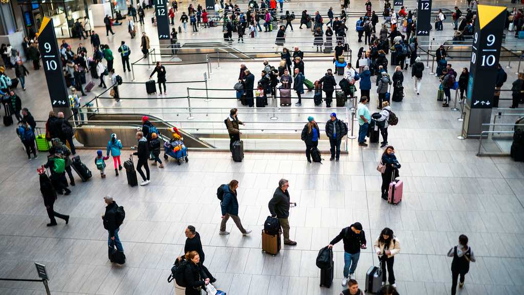 Penn Station Shooting: Off-Duty Officer Shoots Man at NYC's Busiest Station