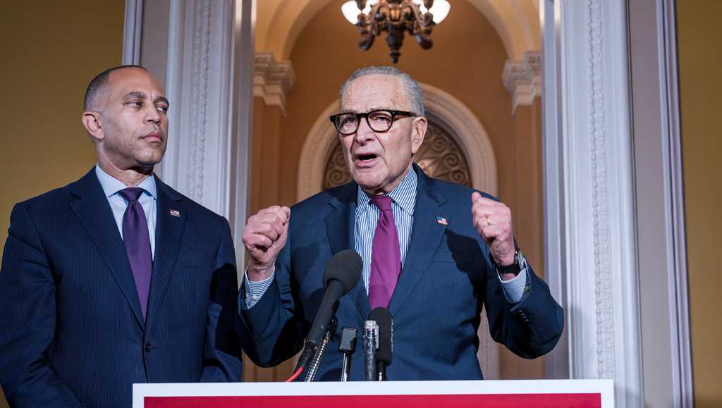 Trump shows little urgency to intervene in shutdown talks