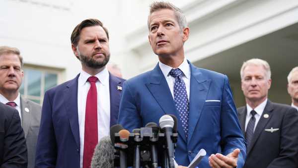 Transportation Secretary Sean Duffy, from right, speaks alongside Vice President JD Vance and Chris Sununu, president & CEO of Airlines for America, about the impact of the government shutdown on the aviation industry, outside of the West Wing of the White House, Thursday, Oct. 30, 2025, in Washington. (AP Photo/Jacquelyn Martin)