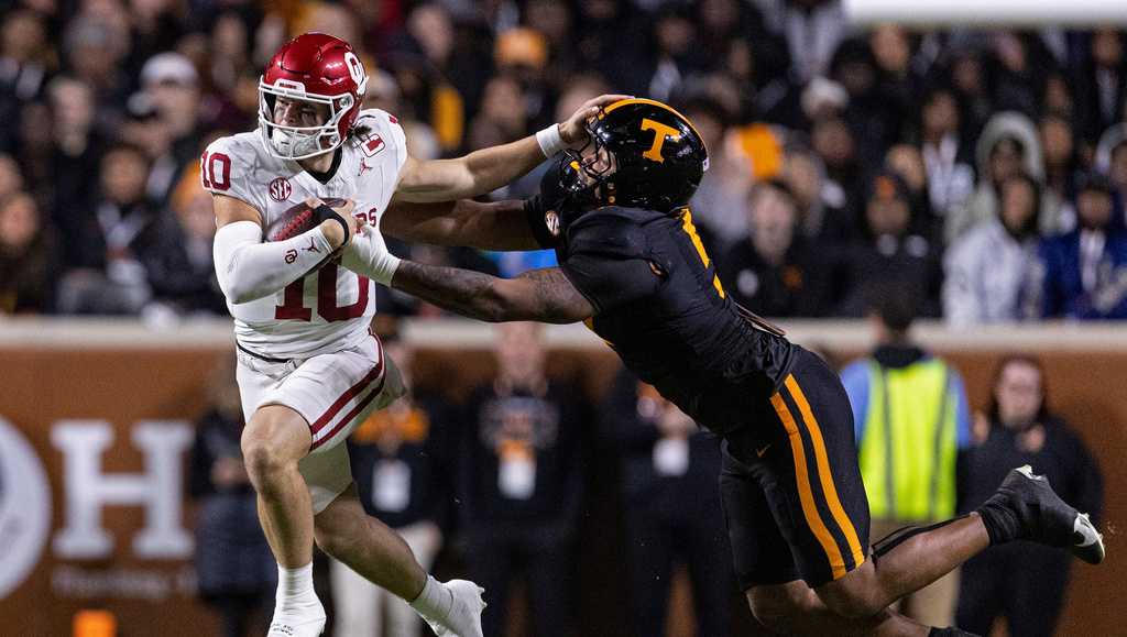 Mateer runs for decisive TD, leads No. 18 OU over No. 14 Tennessee