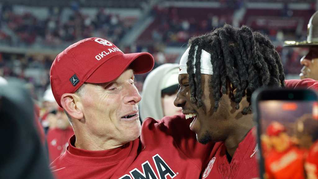 Where does OU rank in the AP Top 25 after taking down LSU Tigers?