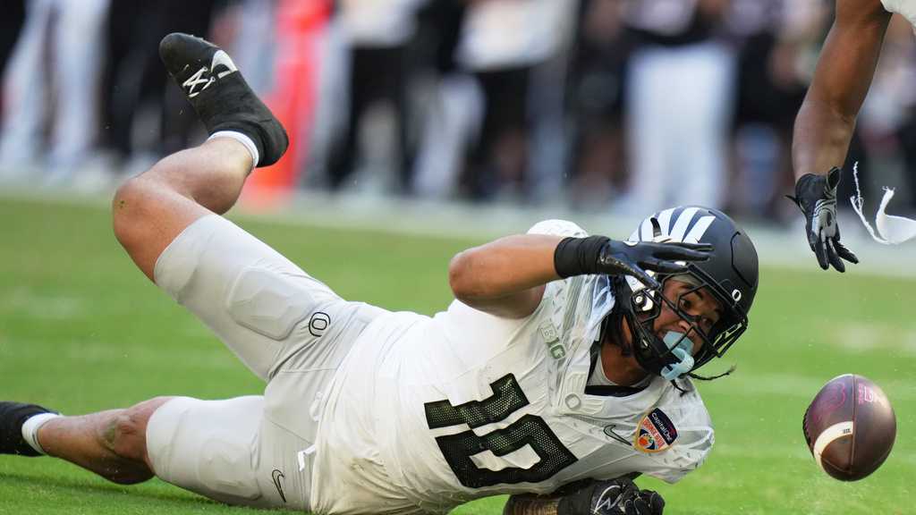 Defense carries the day for Oregon, as Ducks move into CFP semifinals by topping Texas Tech 23-0