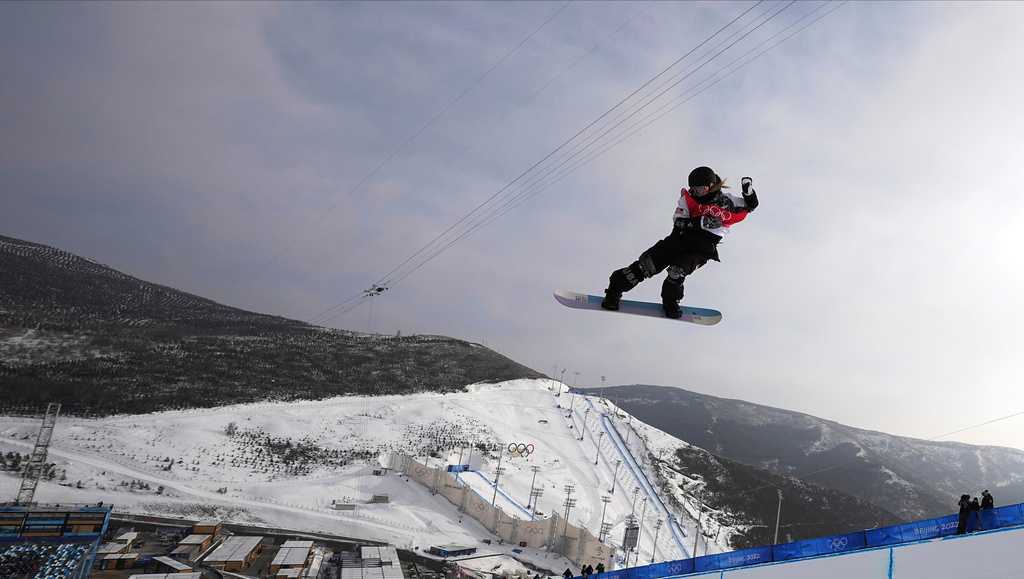2-time Olympic champion Chloe Kim injures shoulder, 'trying to stay optimistic' for Italy