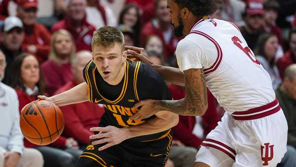 Indiana guard Tayton Conerway (6) defends Iowa guard Bennett Stirtz (14) in the first half of an NCAA college basketball game in Bloomington, Ind., Saturday, Jan. 17, 2026. (AP Photo/Michael Conroy)