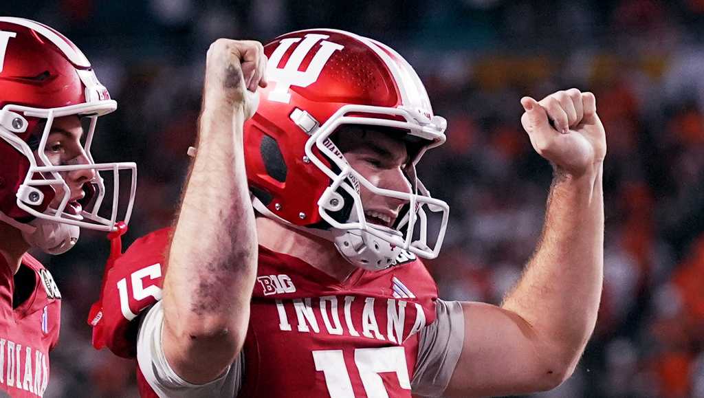 Indiana completes undefeated season and wins first national title, beating Miami in CFP final