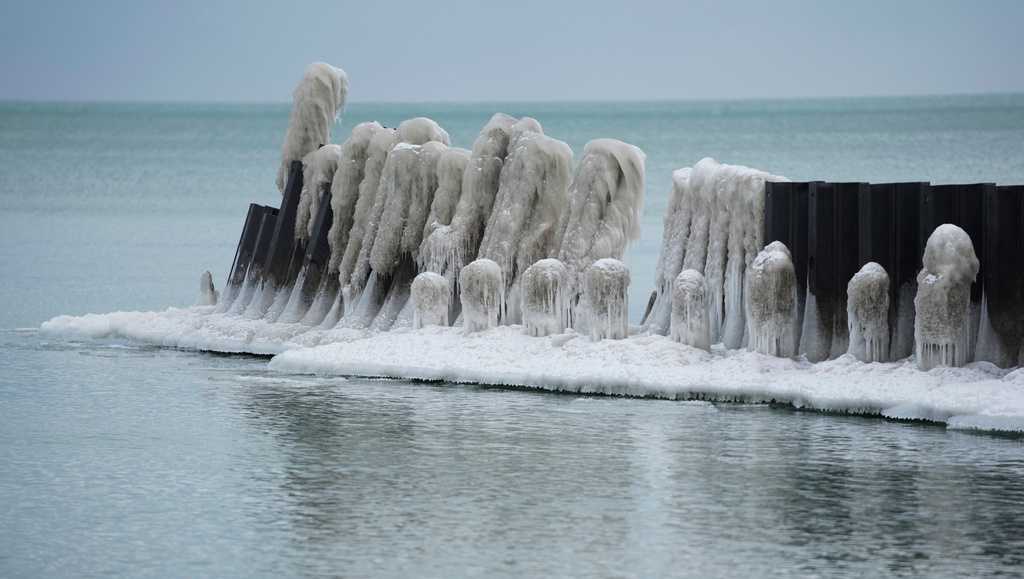 Ice storm and heavy snow threaten 100 million