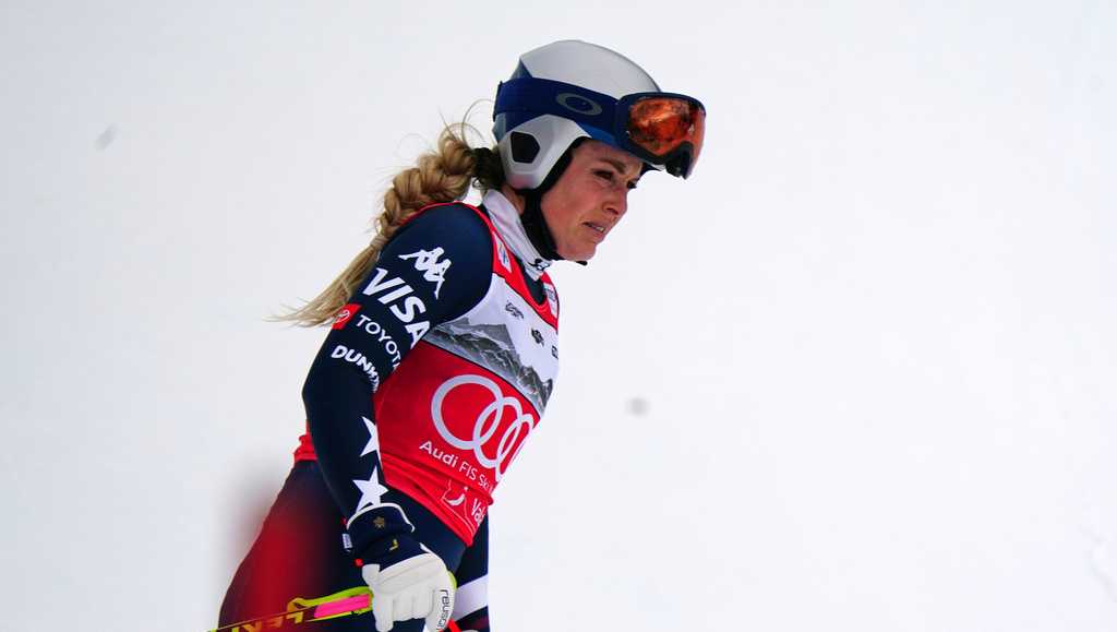 Lindsey Vonn crashes in final downhill race before Milan Cortina Olympics