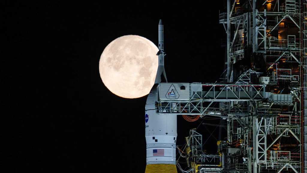 NASA hit by a fuel leak during a practice countdown of the moon rocket that will fly with astronauts