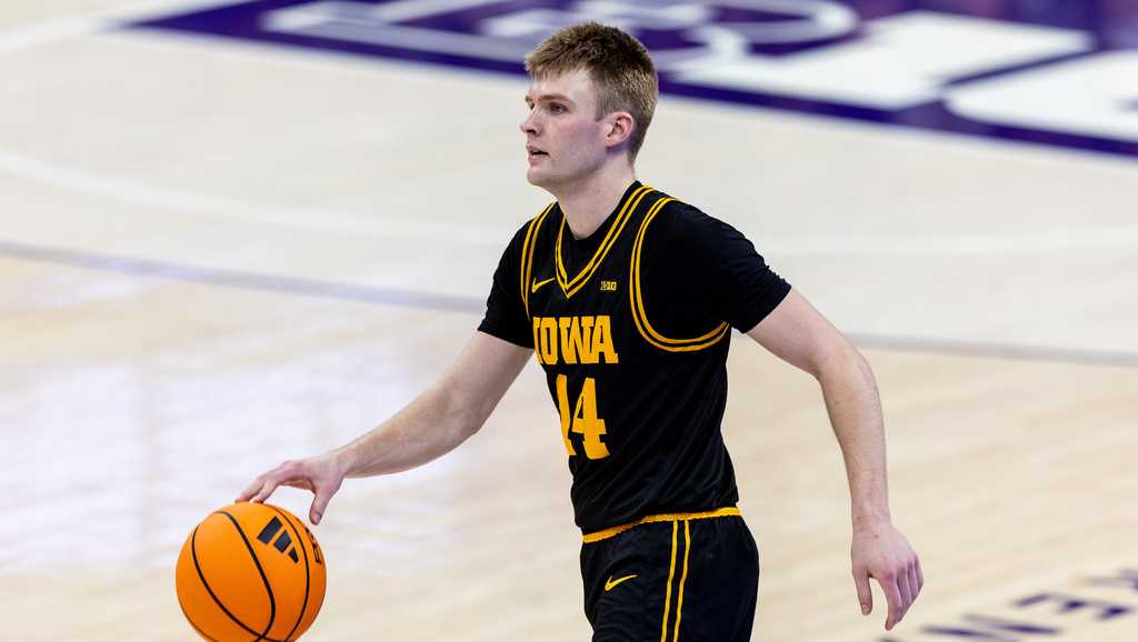Stirtz pours in career-high 36 as Iowa beats Northwestern 76-70