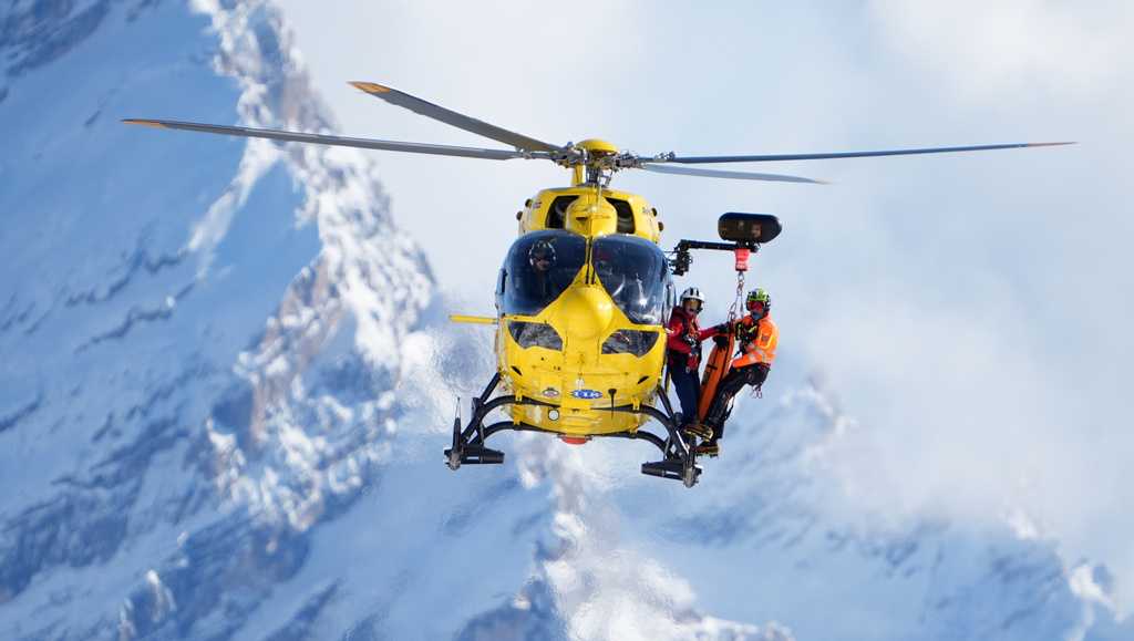 How helicopter rescues work at alpine ski races and why they often save lives