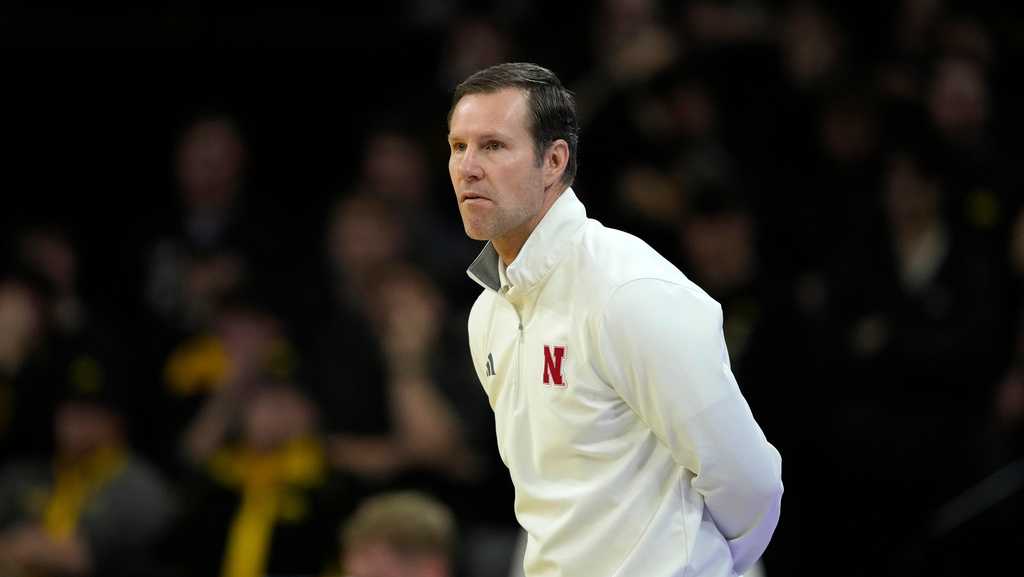 Nebraska men's basketball coach reacts to Pryce Sandfort making Husker history against Iowa