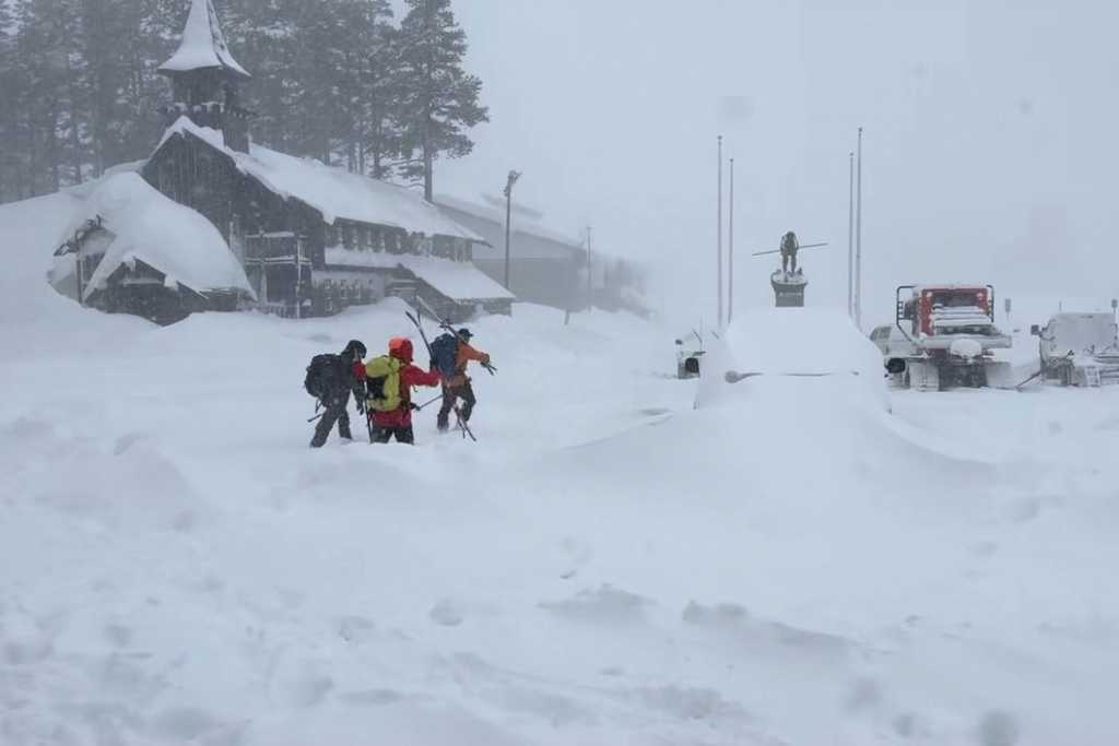 10 backcountry skiers missing after avalanche and 6 awaiting rescue in Northern California