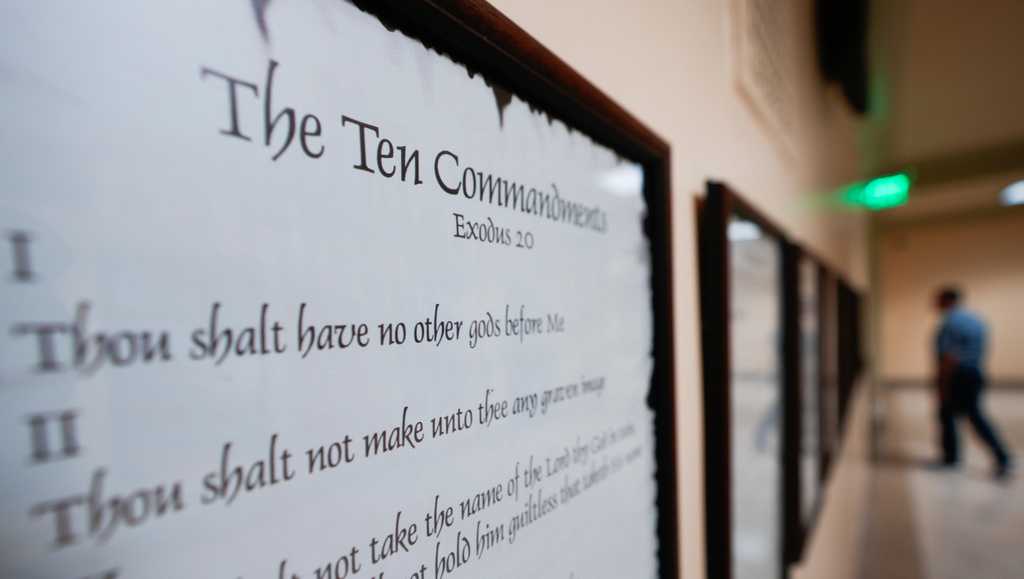 Appeals court allows Ten Commandments posters in schools