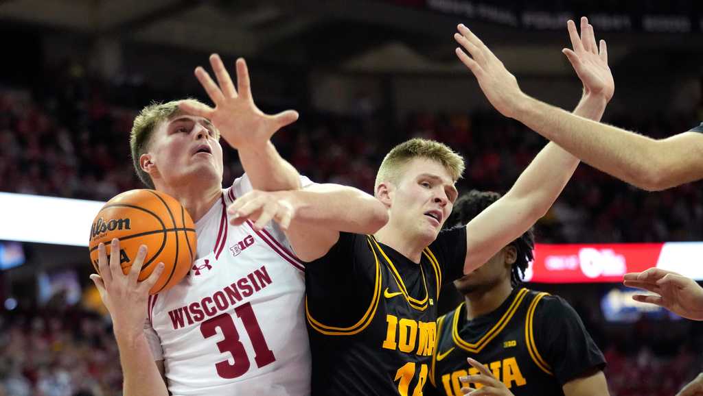 Iowa goes cold late in 84-71 loss at No. 24 Wisconsin