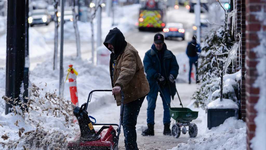 Residents digging out from historic blizzard; Massachusetts travel ban remains