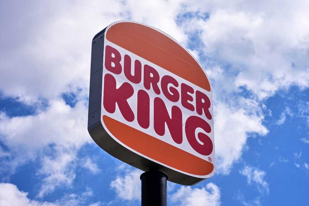Burger King is testing AI headsets that will know if employees say “welcome” or “thank you”